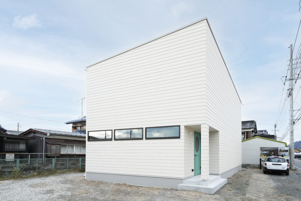 12月16(土)17(日)23(土)24(日)　完成見学会　～２階リビングとＲ壁の家～