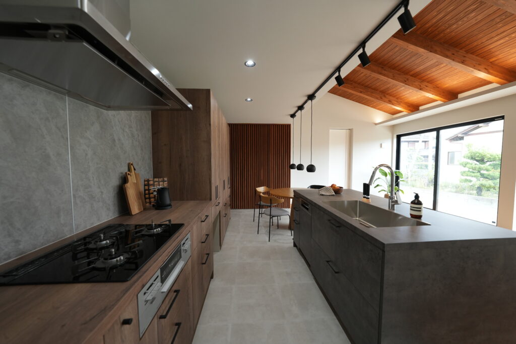 7月27日（土）～8月18（日）完成見学会開催します。～こだわりをカタチに。真鍮と隠し扉のある住まい～