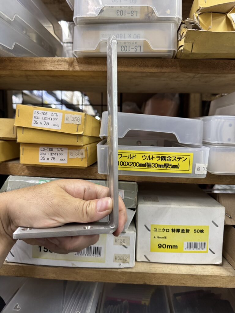 格子を支える金物選び。見た目と強度のバランスを考える