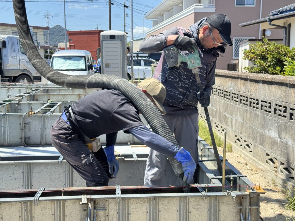 コンクリートを打つ前に。基礎と建物をつなぐ金物を確認